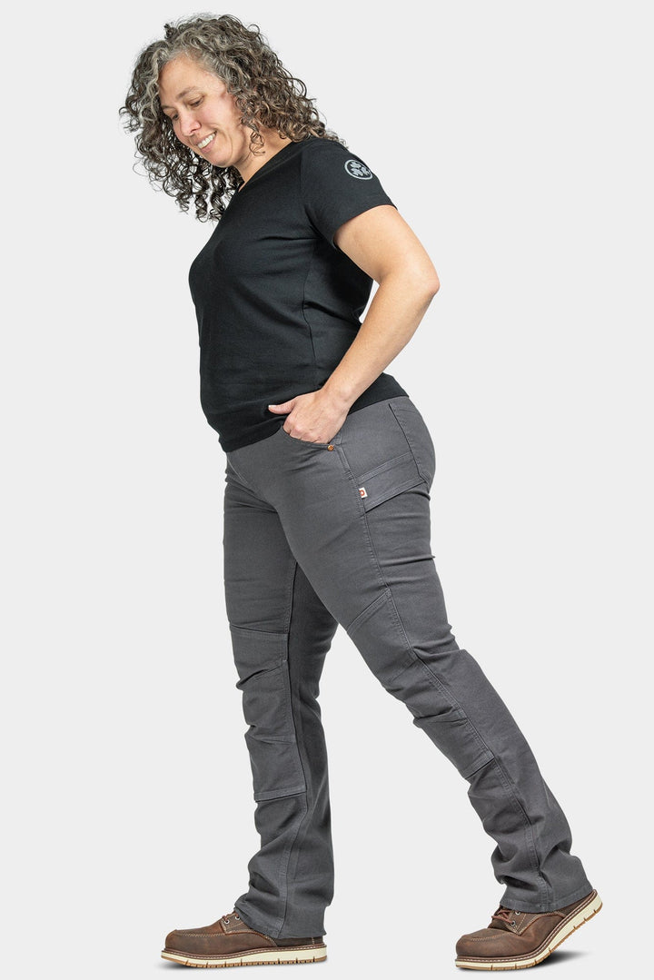 Olivia, 5'6, is wearing 16/32. 