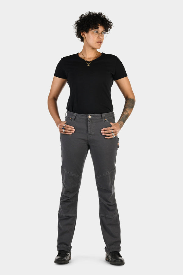 Salena, 5'7, is wearing 8/32. 