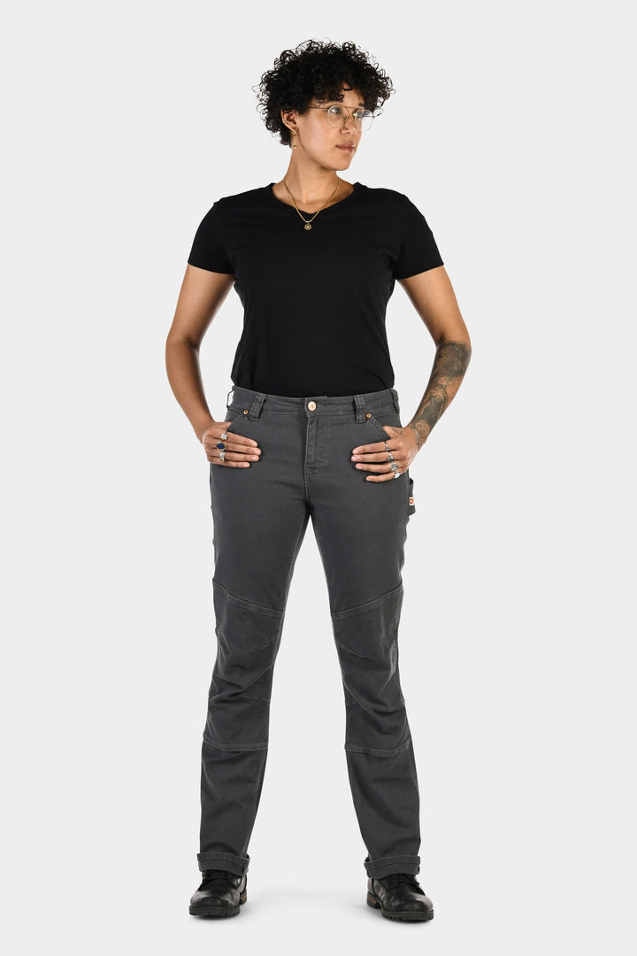 Salena, 5'7, is wearing 8/32. 