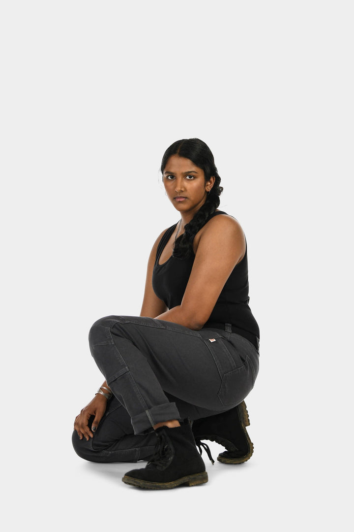 Meghna, 5'5, is wearing 6/32. 
